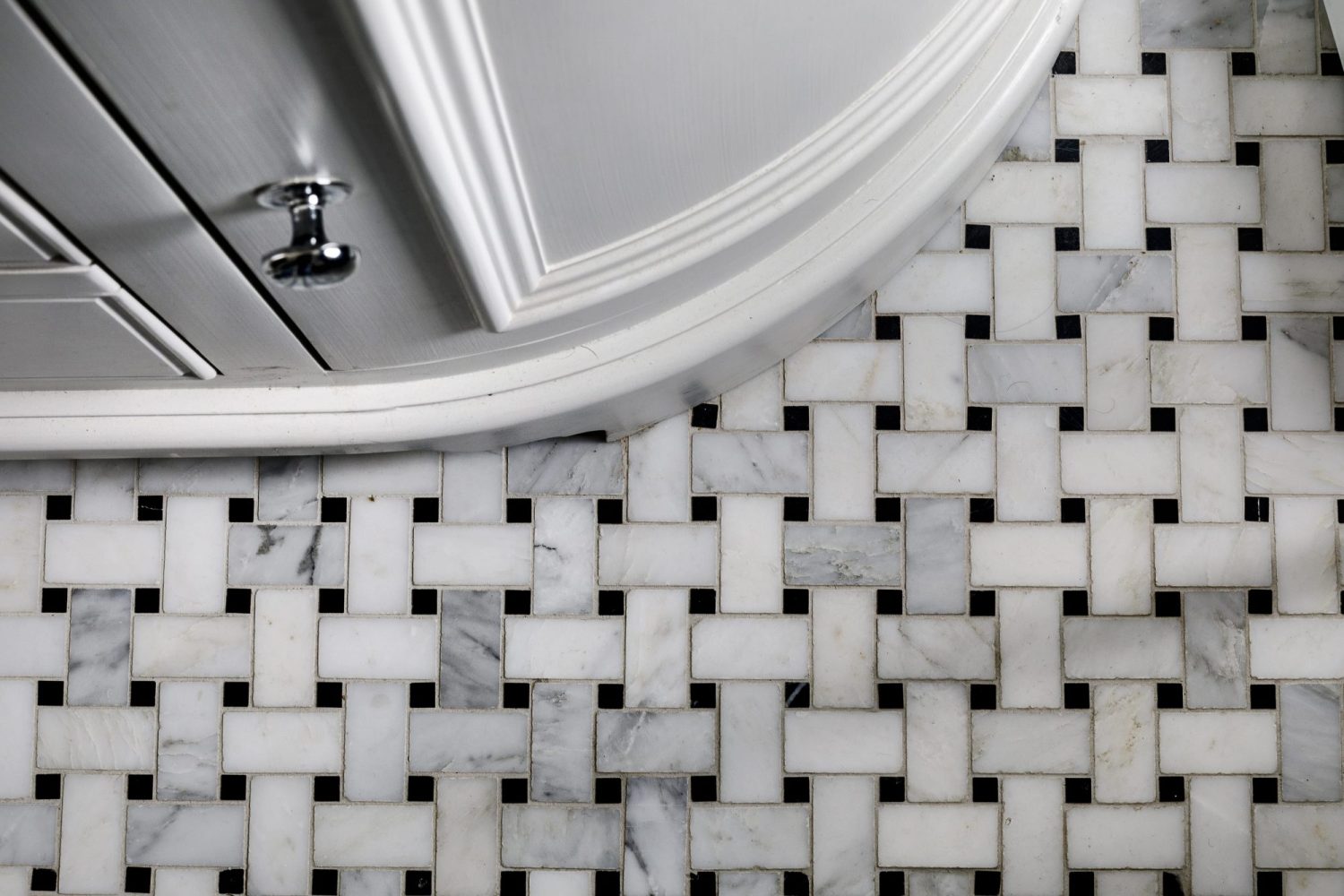 White marble cross hatched floor with white sink unit